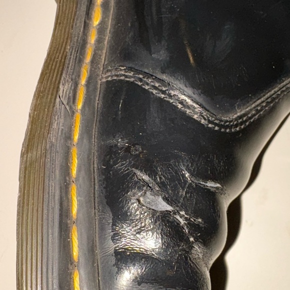 Dr. Martens Black Leather Men's Boots - Picture 4 of 8